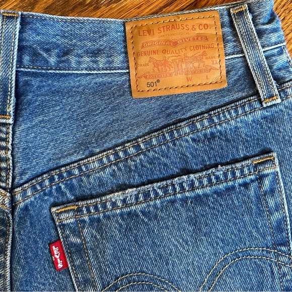 Levi’s 501 Original High Rise Short - Picture 4 of 5